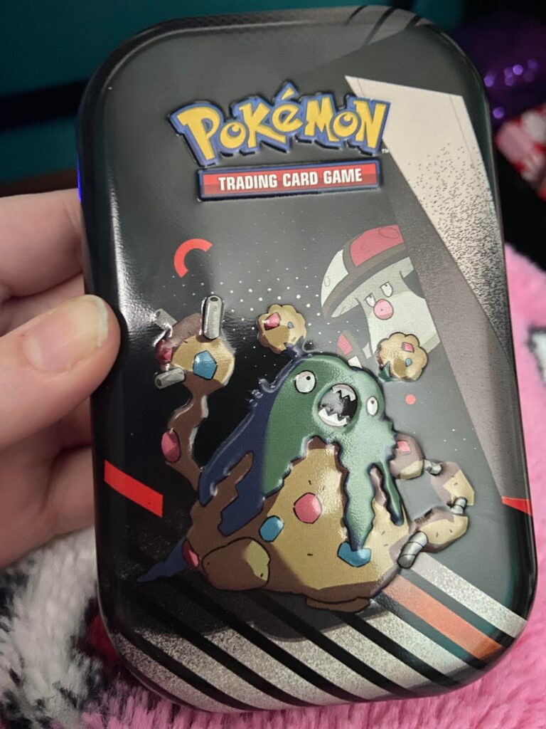 Picked a tin with one of my favorite poison type Pokémon and ironically I think I pulled a secret rare? (Maybe?)