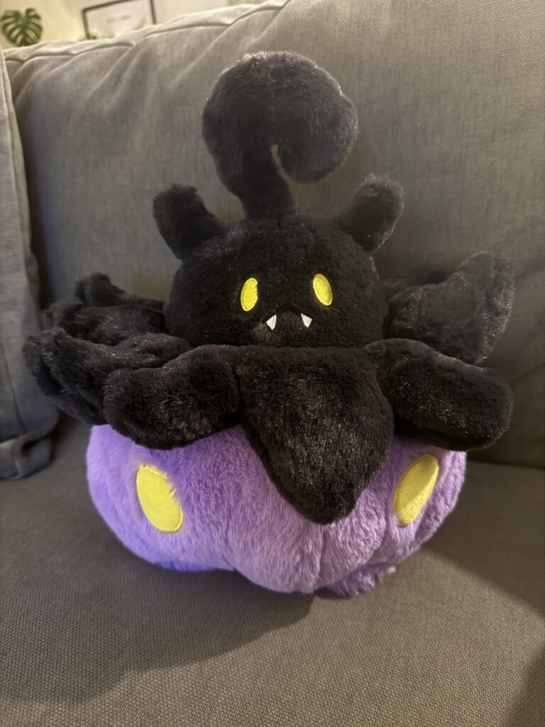 Friend got me a shiny pumpkaboo stuffy for Christmas😭🤩