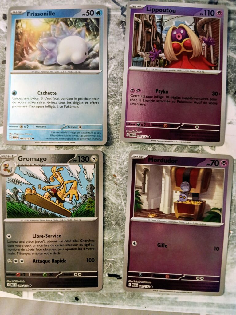 got 4 glitched reverse holo without the patern in two booster from the same kangourex box