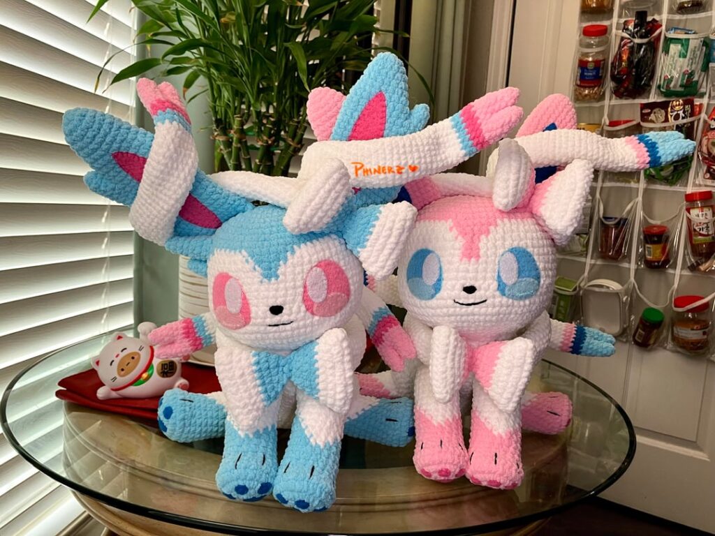 I made some Sylveons [OC]