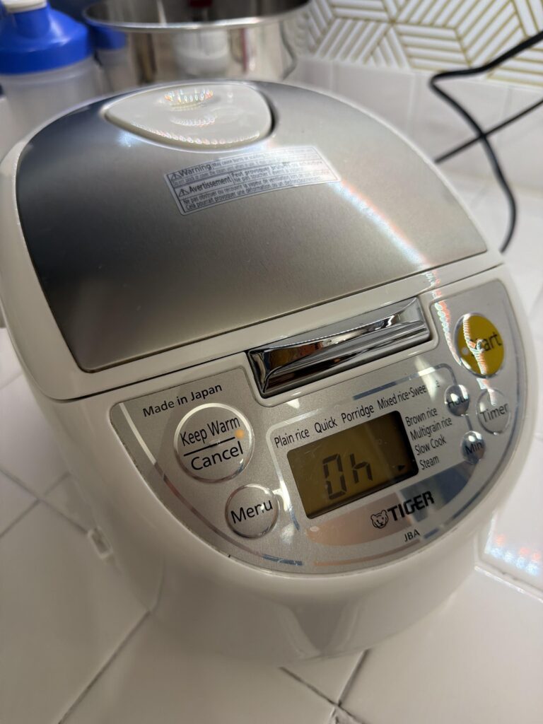 Rice cooker is hatching