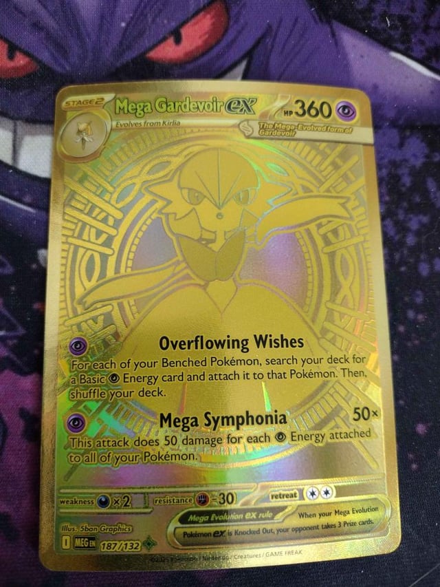 Golden Gardevoir, but she has scuzz on the back