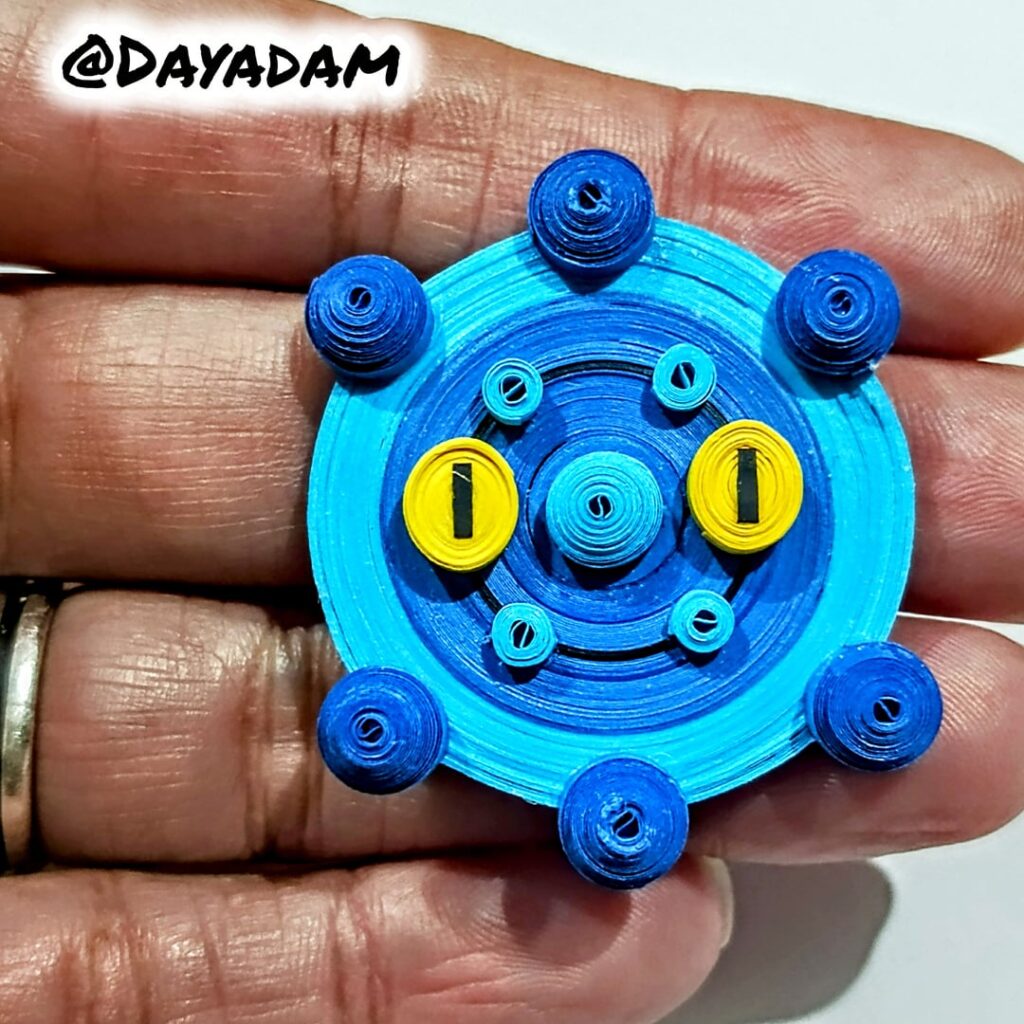 I present to you this Pokémon Bronzor that I made with quilling paper strips. I hope you like it. I made it for my daughter 😊💖