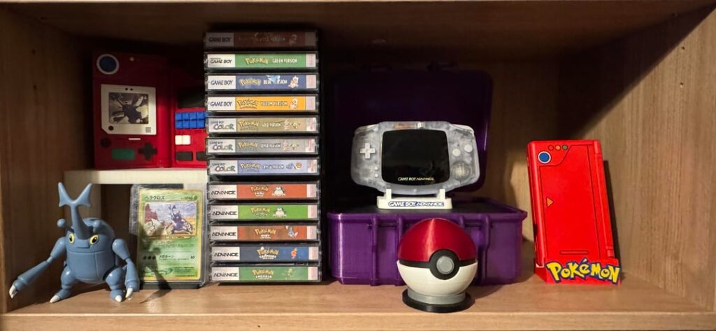 Pokémon shelf. With my new DS lite. (Click first picture to enlarge)