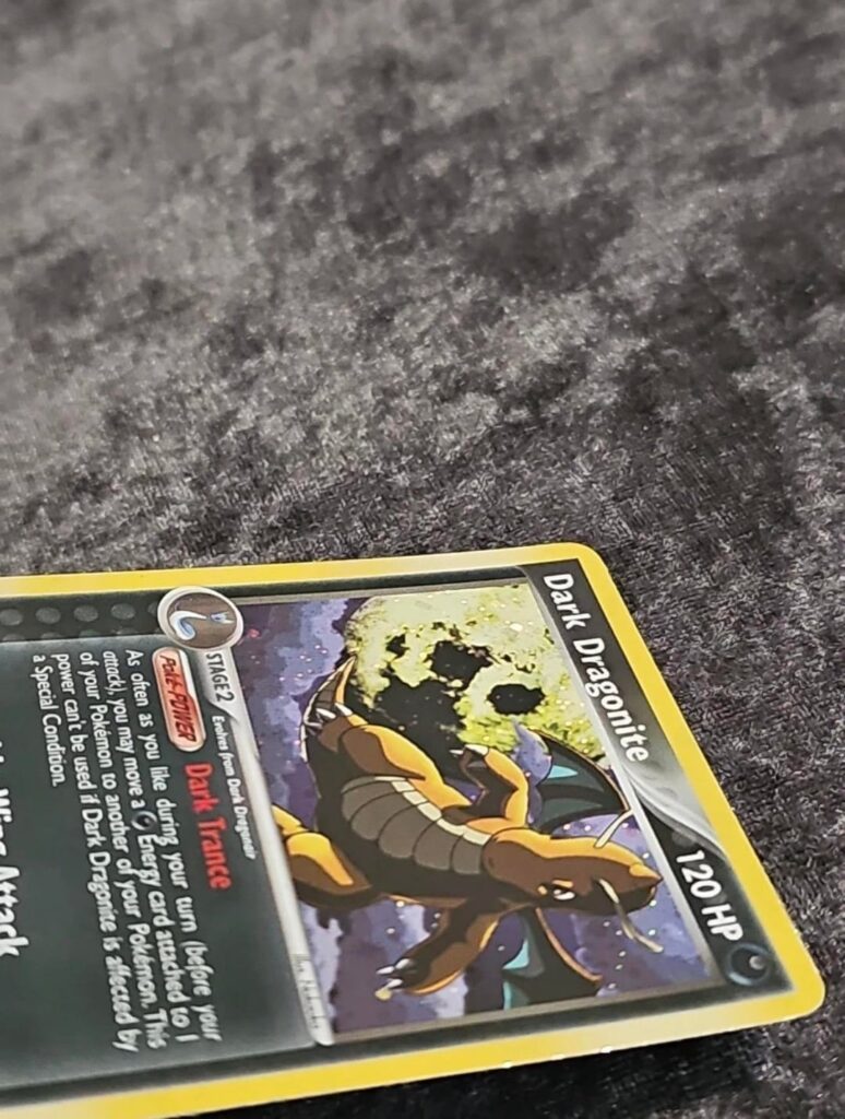 How can I tell which Dark Dragonite I have? If there’s a difference, i’m not seeing it Holo or not?