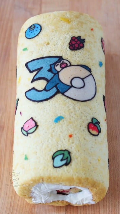 I made a Snorlax roll cake to celebrate Pokémon Day