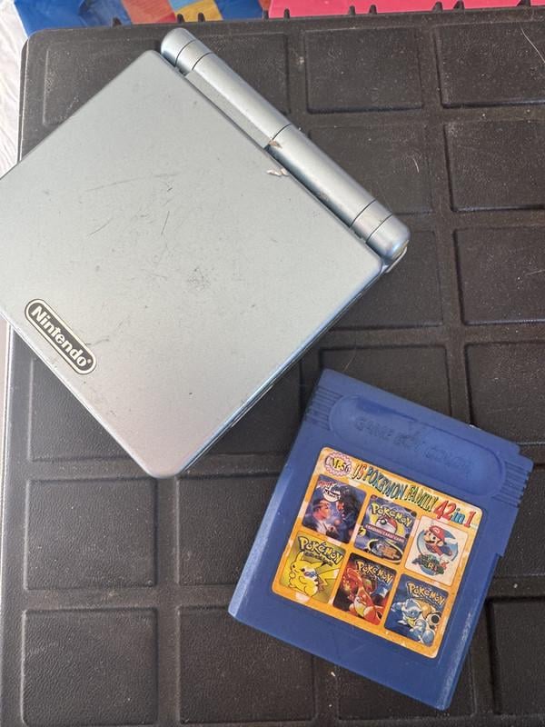 GameBoy “US Pokemon Family 42in1” game.