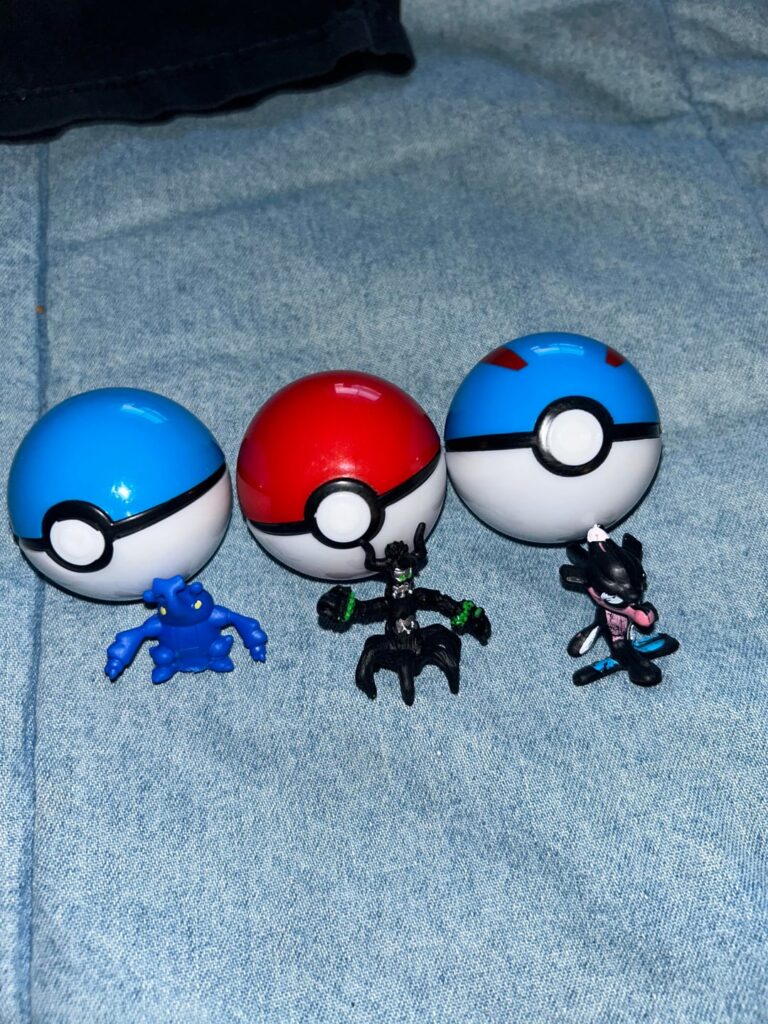 Need help identifying these 2 pokemon from a quarter machine