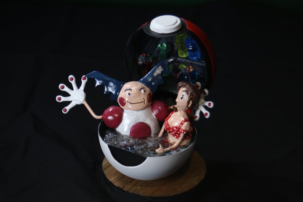 Made a funny little sculpture of the classic theory we had as kids, Mr Mime and Ash's mum dating!