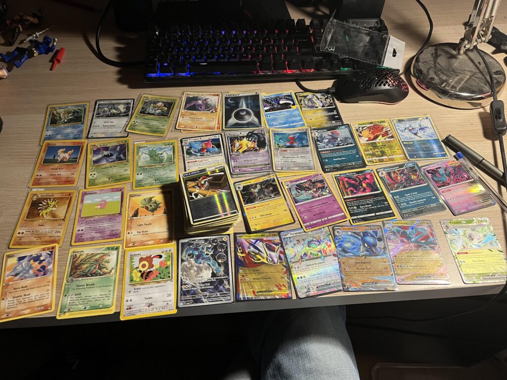 Old cards I had in my trunk and others I bought today. I think I'm going to start collecting cards like I used to, this is too much entertainment.