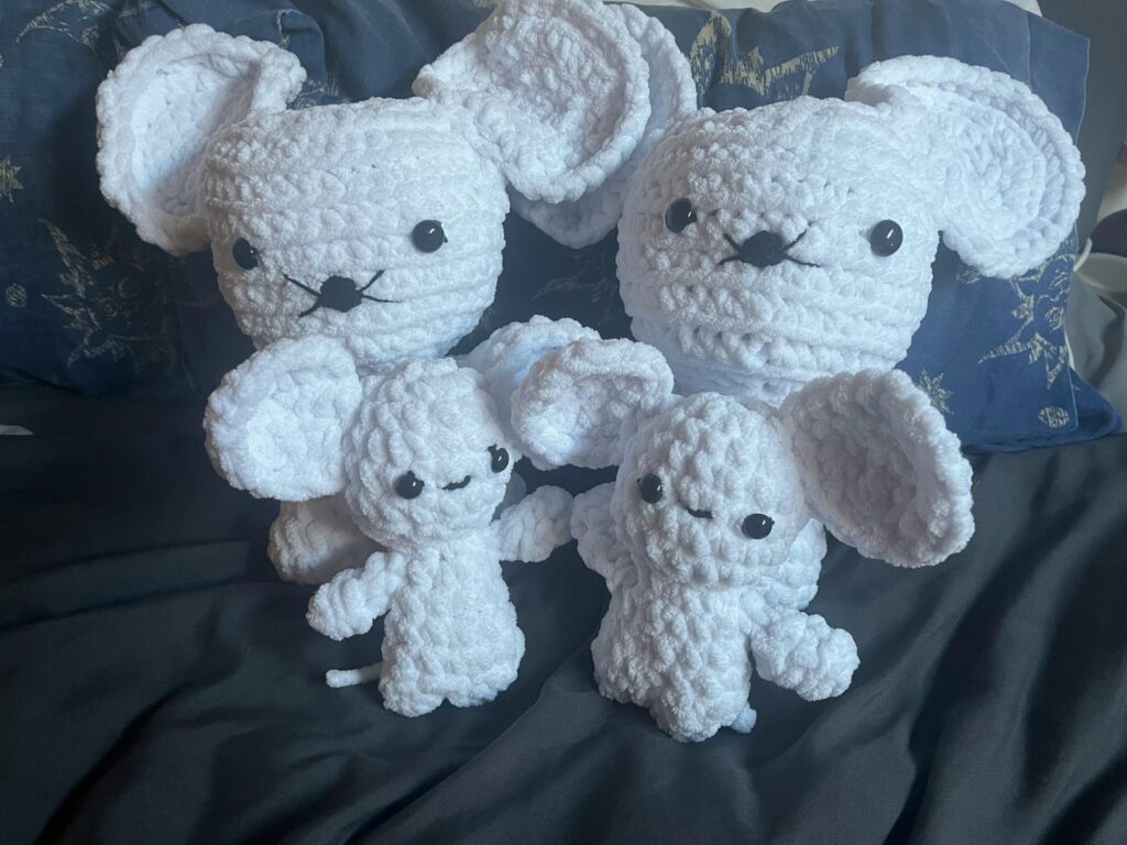 My Girlfriend made me a set of Maushold plushies for our anniversary!