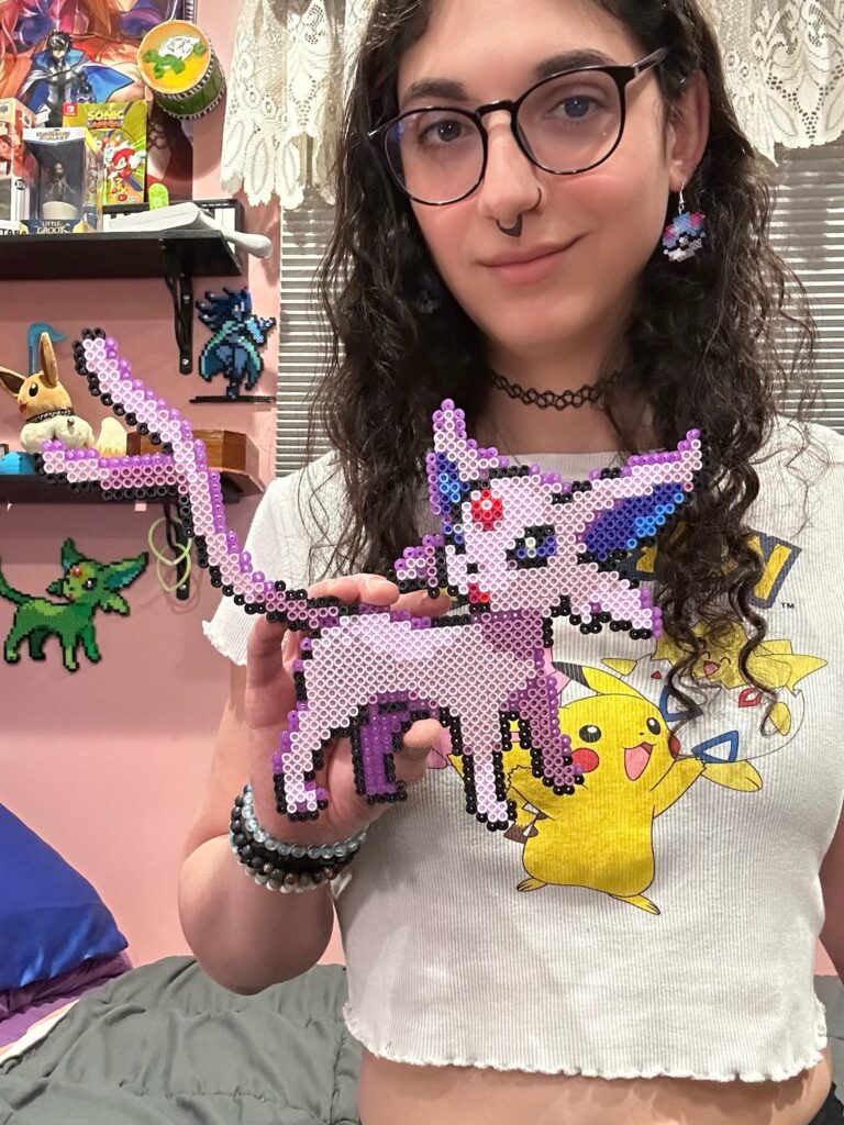 Wasn’t easy tracking down all the right colors for regular espeon, but I think she turned out all right 🙂‍↕️