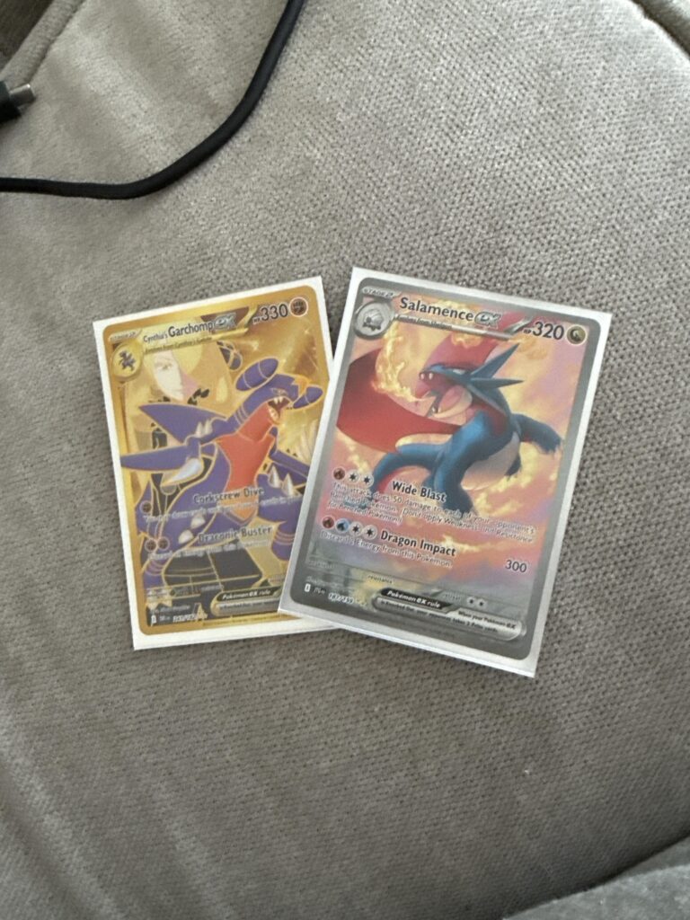 I got pretty damn lucky the other day pulling these 2 cards in 4 packs.