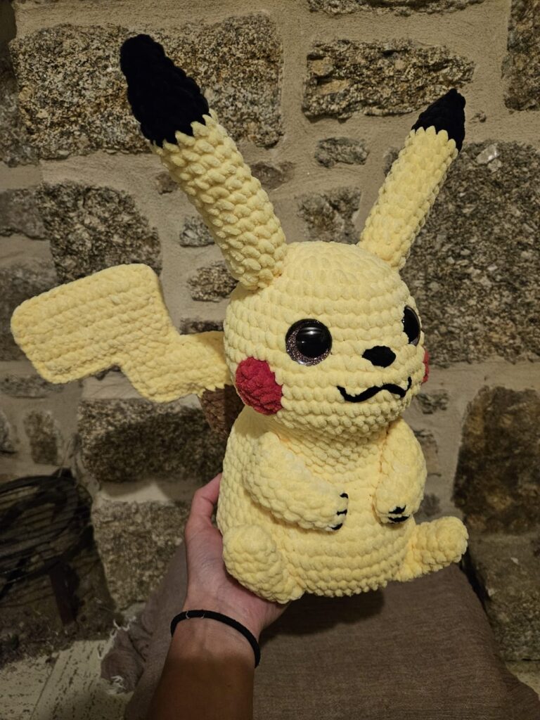 I crocheted my own Pikachu with super soft yarn, what do you think of? ⚡